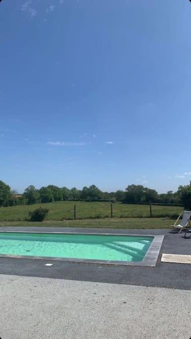 Villa Loue Ancien Moulin A Vent Avec Piscine Et Jacuzzi Neuvy-Bouin Esterno foto