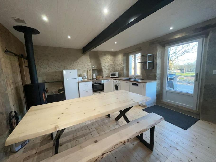 Villa Loue Ancien Moulin A Vent Avec Piscine Et Jacuzzi Neuvy-Bouin Esterno foto