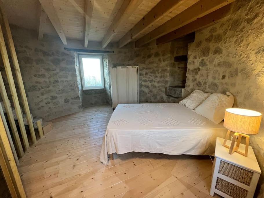 Villa Loue Ancien Moulin A Vent Avec Piscine Et Jacuzzi Neuvy-Bouin Esterno foto