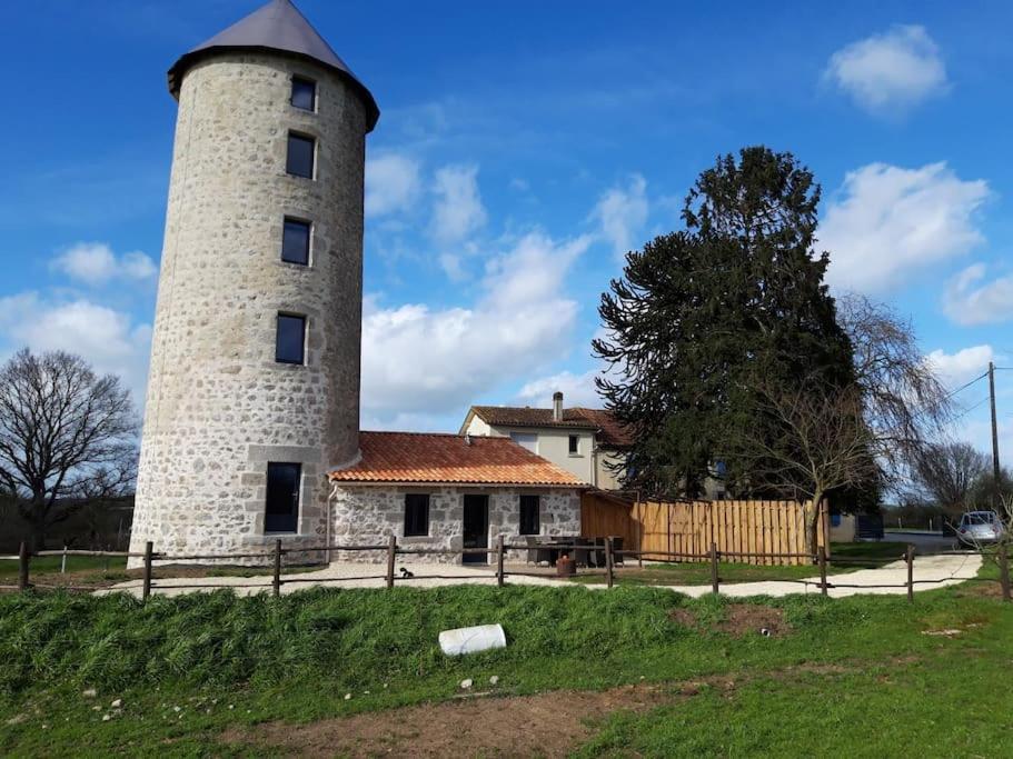 Villa Loue Ancien Moulin A Vent Avec Piscine Et Jacuzzi Neuvy-Bouin Esterno foto