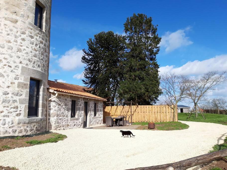 Villa Loue Ancien Moulin A Vent Avec Piscine Et Jacuzzi Neuvy-Bouin Esterno foto